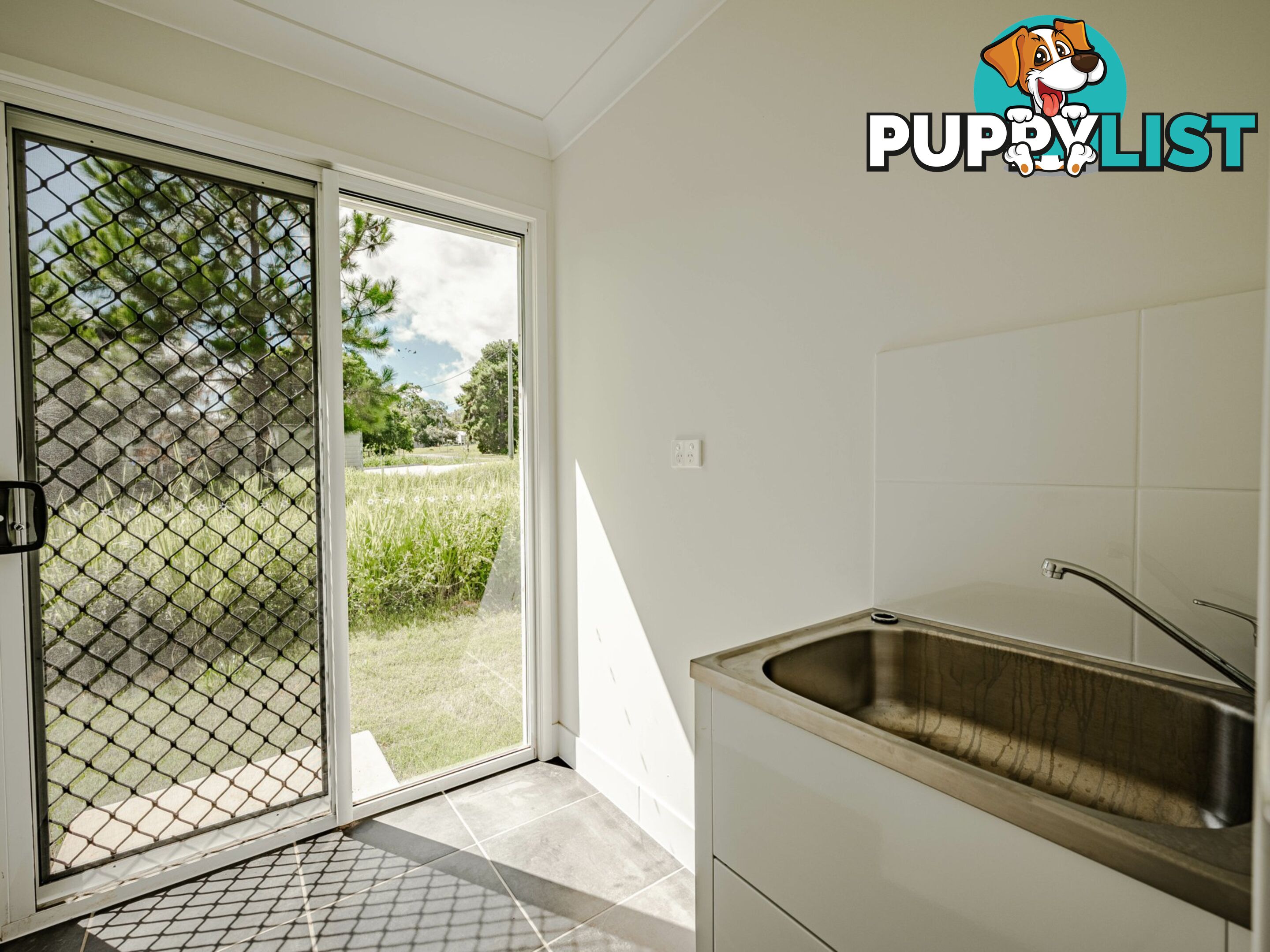 19 Robert Street RUSSELL ISLAND QLD 4184