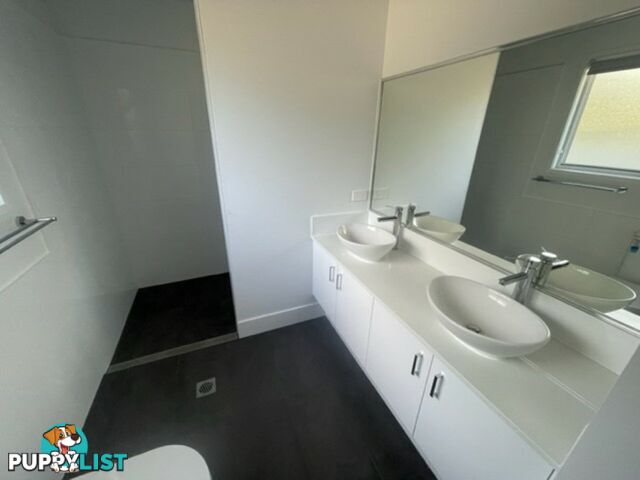 8 Currong Street RUSSELL ISLAND QLD 4184