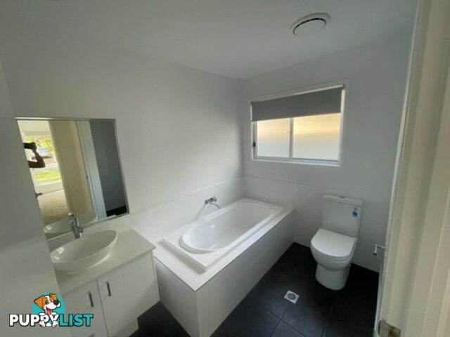 8 Currong Street RUSSELL ISLAND QLD 4184