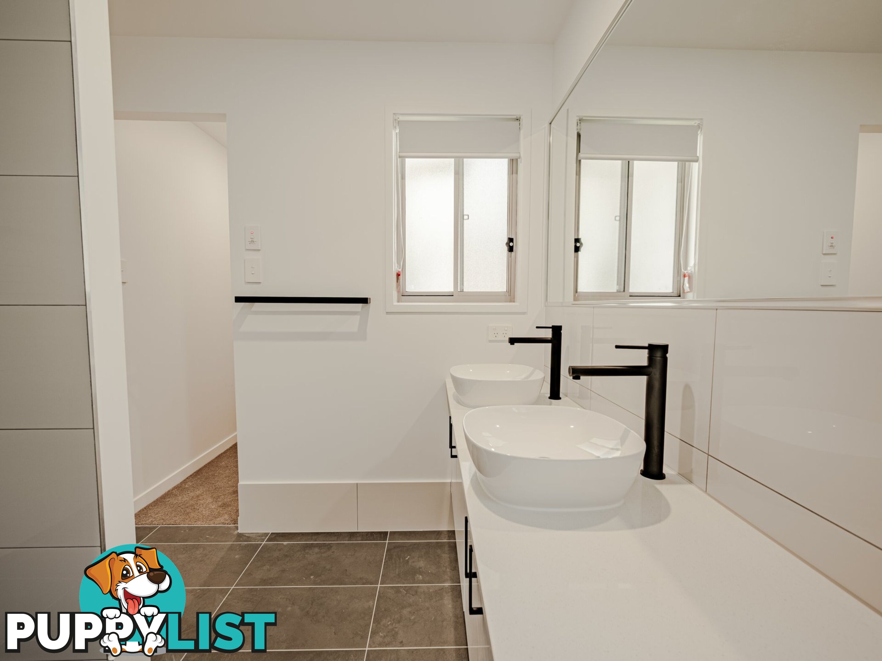 12 Canna St RUSSELL ISLAND QLD 4184