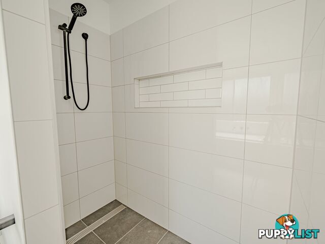 12 Canna St RUSSELL ISLAND QLD 4184