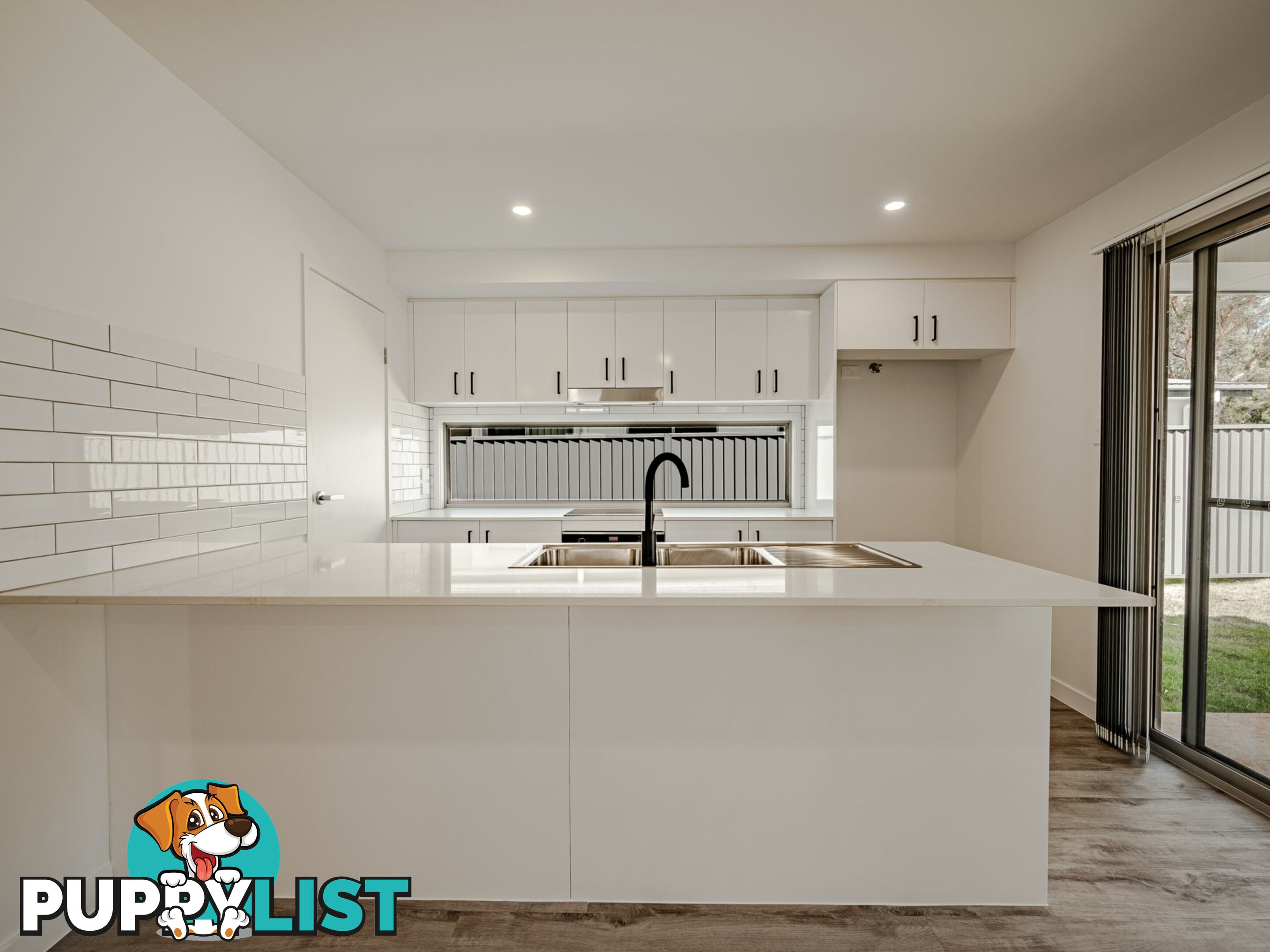 12 Canna St RUSSELL ISLAND QLD 4184