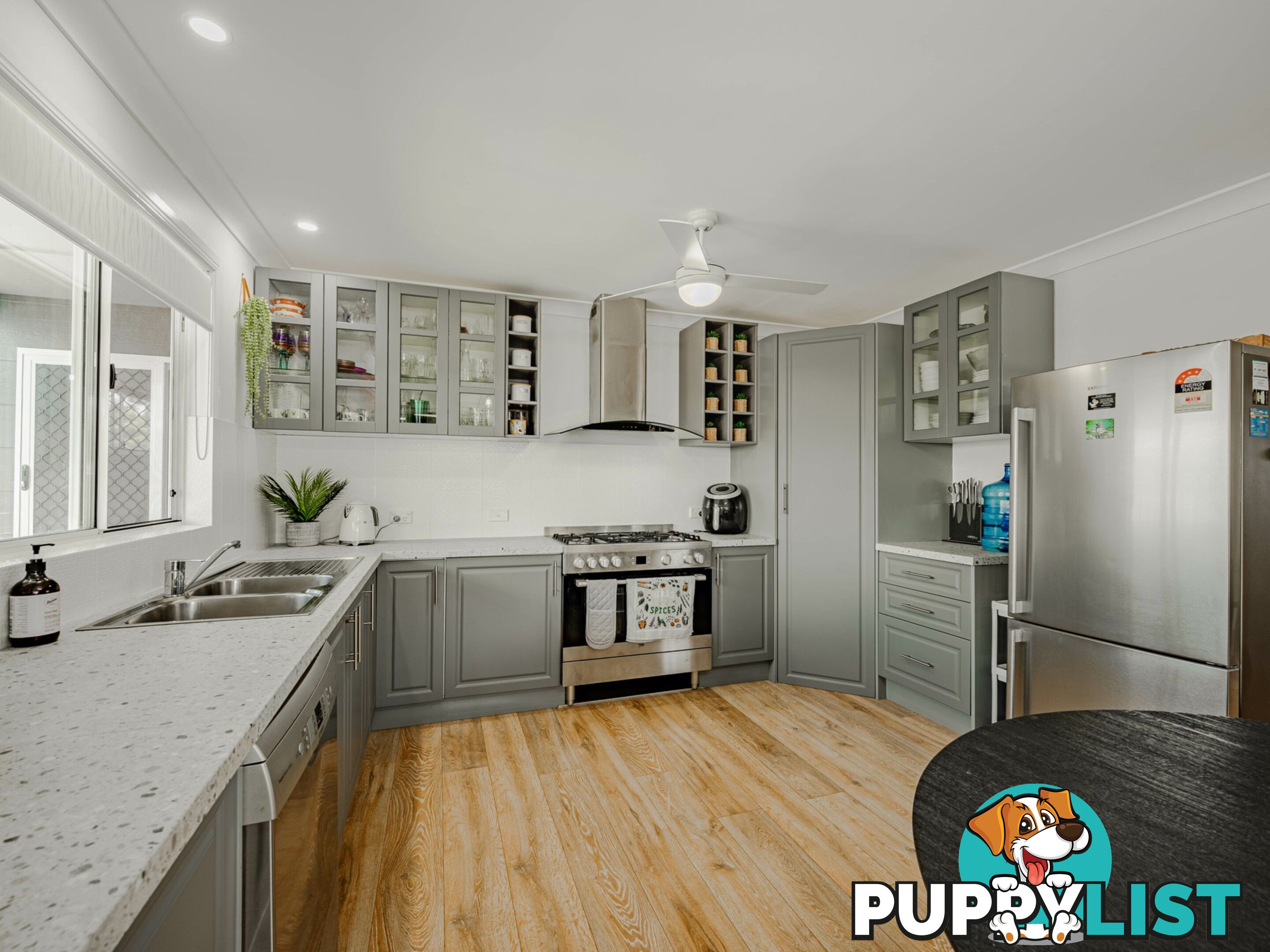 27-29 Tenanne street RUSSELL ISLAND QLD 4184