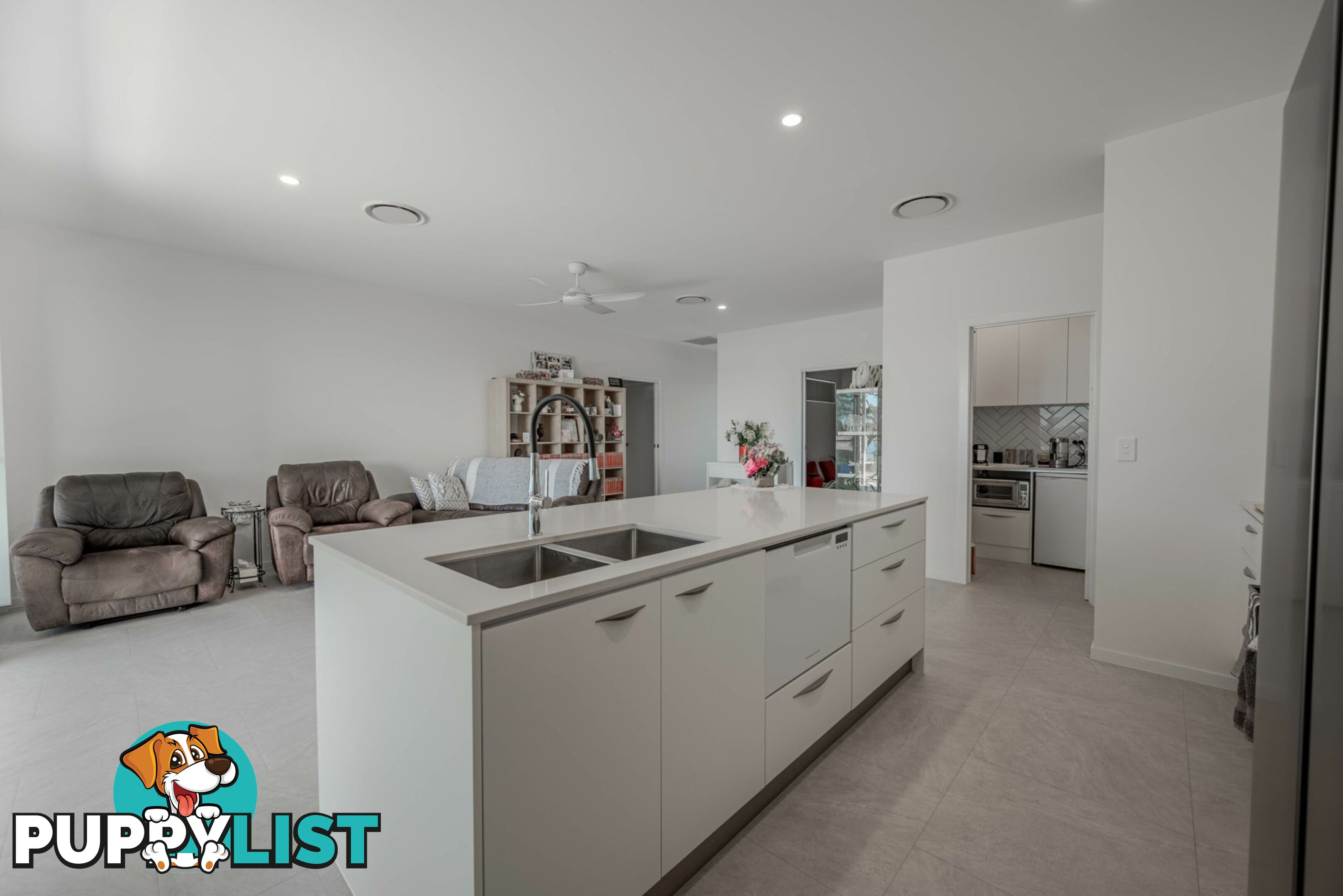 17 Bay Dve RUSSELL ISLAND QLD 4184