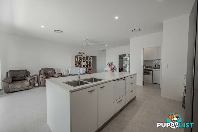 17 Bay Dve RUSSELL ISLAND QLD 4184