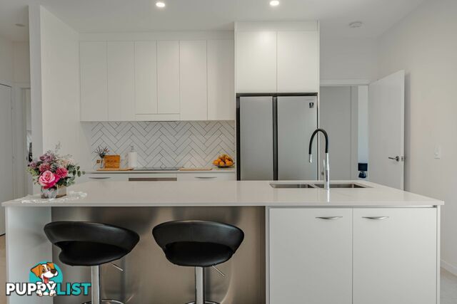 17 Bay Dve RUSSELL ISLAND QLD 4184