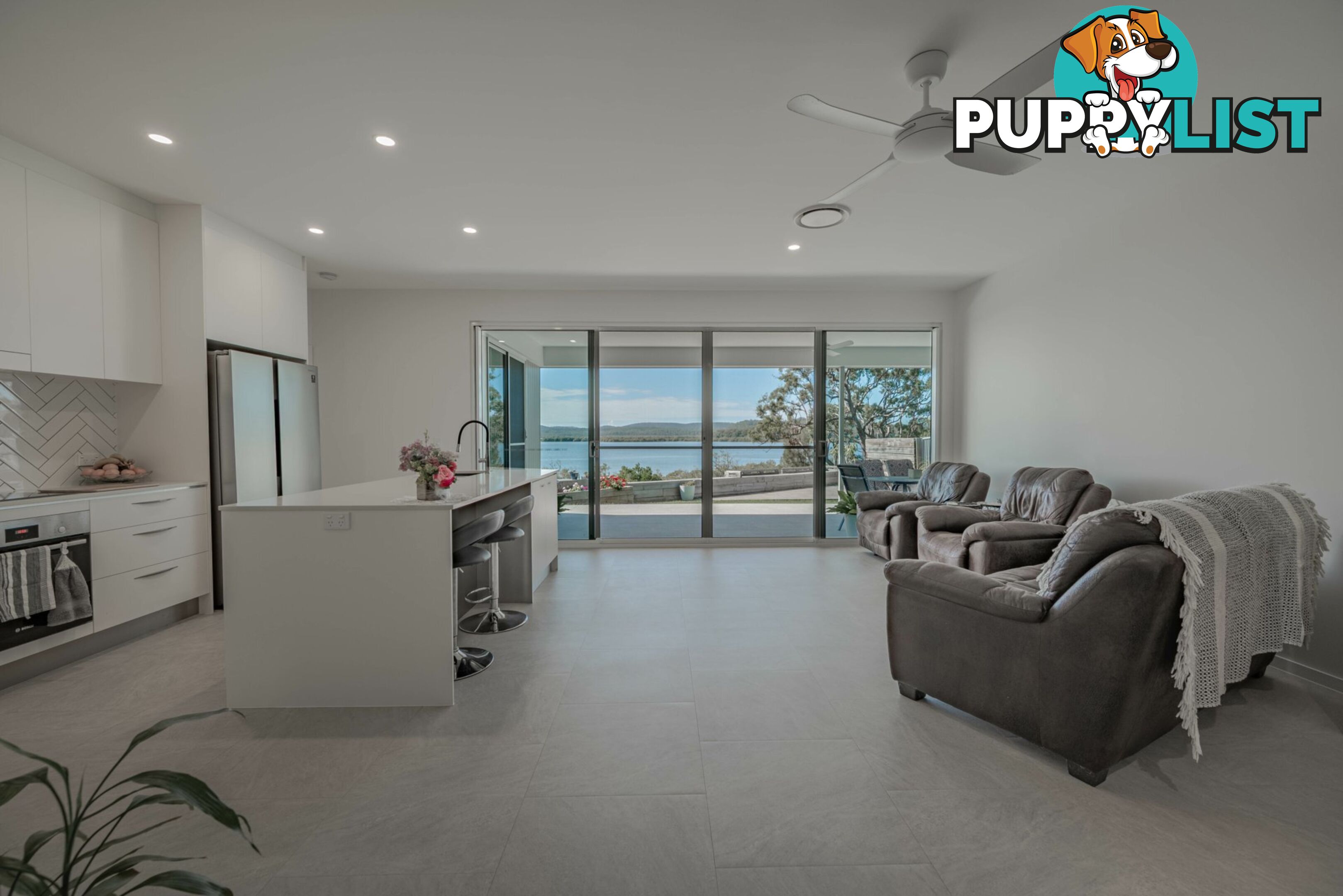 17 Bay Dve RUSSELL ISLAND QLD 4184
