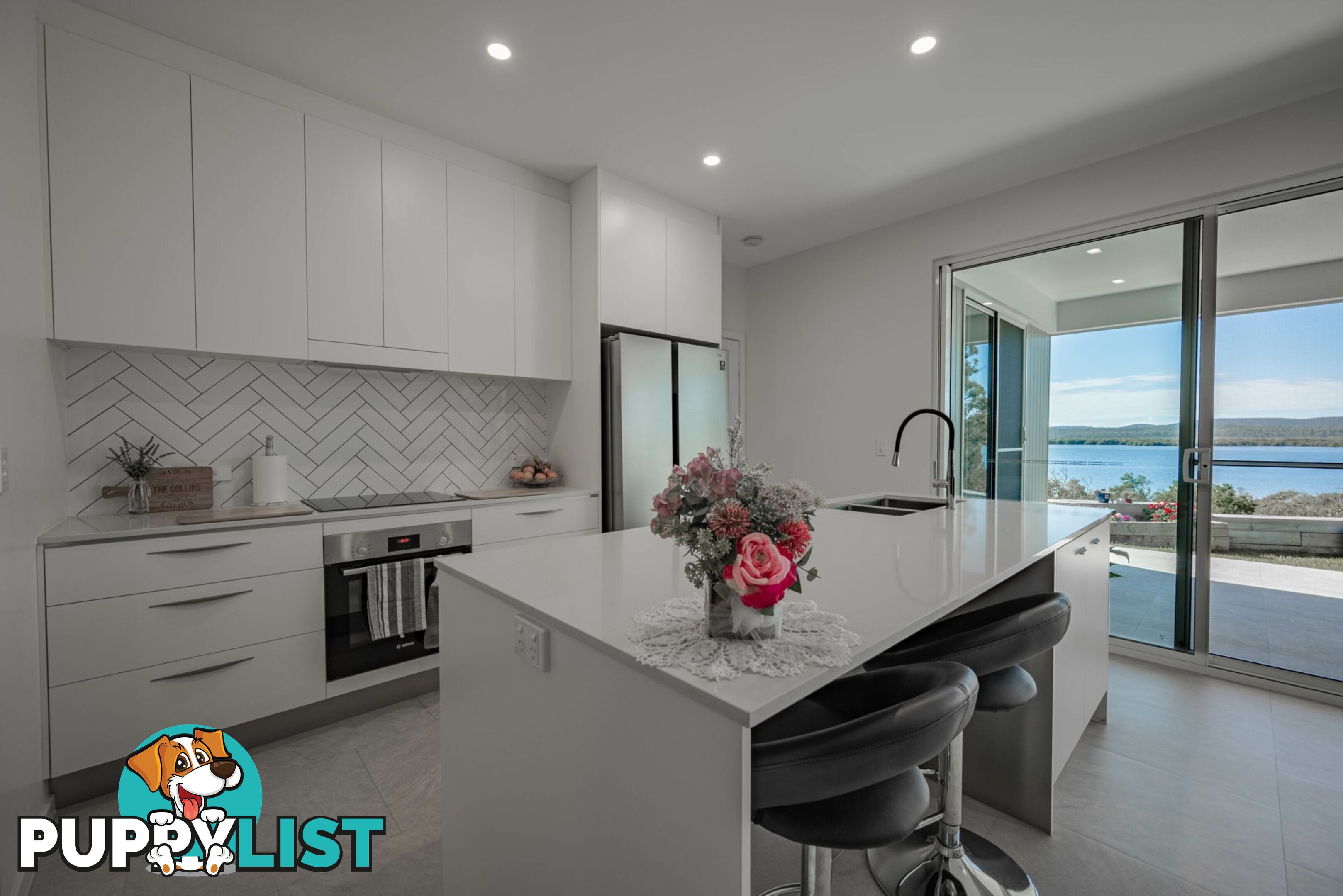 17 Bay Dve RUSSELL ISLAND QLD 4184