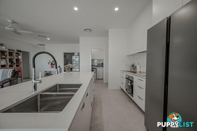 17 Bay Dve RUSSELL ISLAND QLD 4184