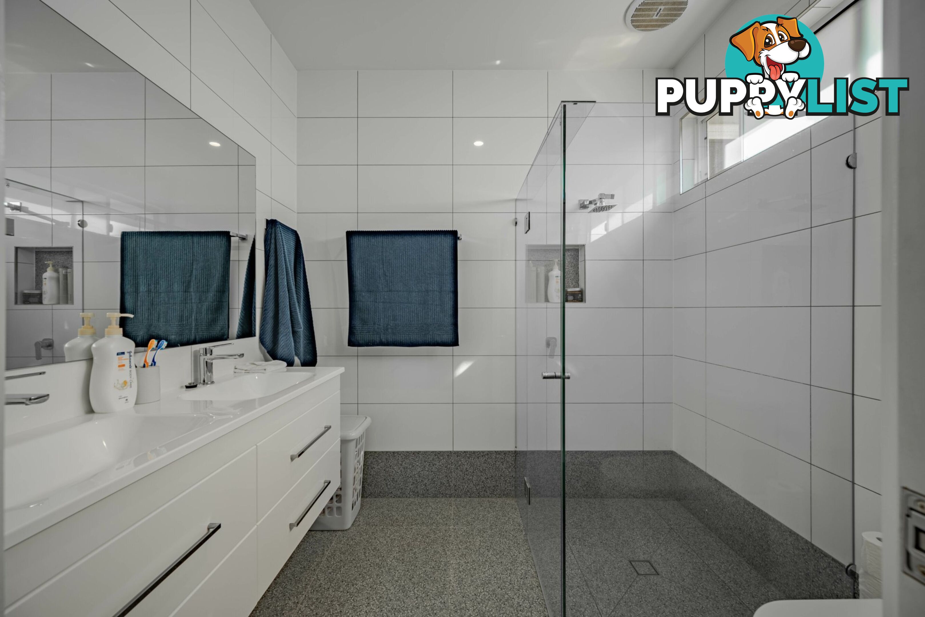 17 Bay Dve RUSSELL ISLAND QLD 4184