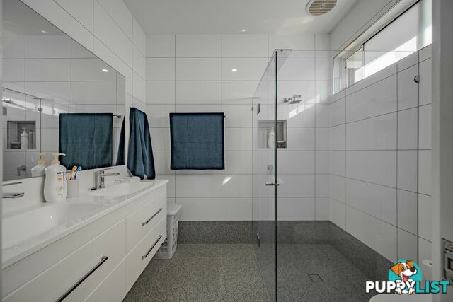 17 Bay Dve RUSSELL ISLAND QLD 4184