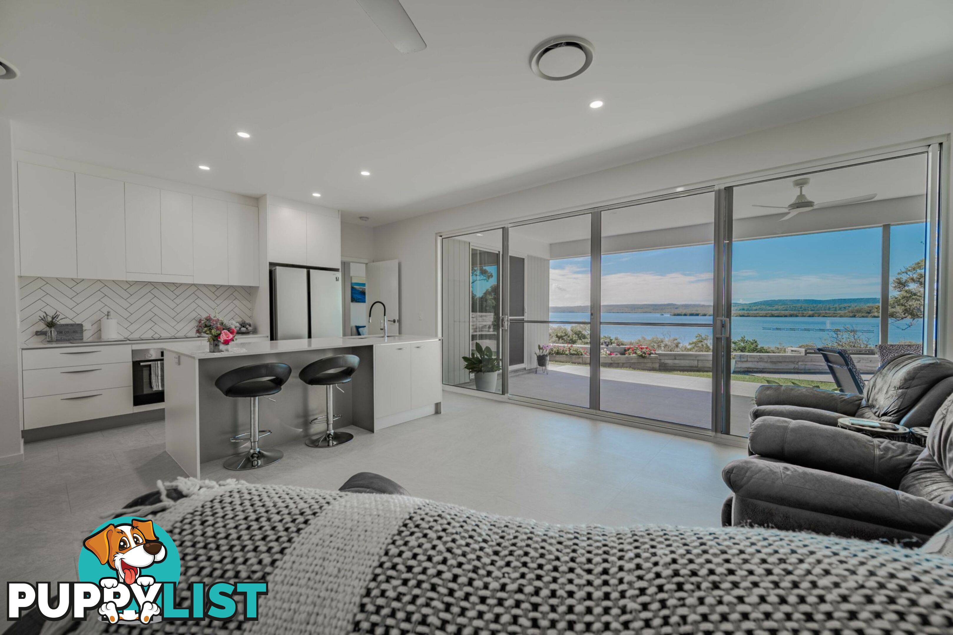 17 Bay Dve RUSSELL ISLAND QLD 4184
