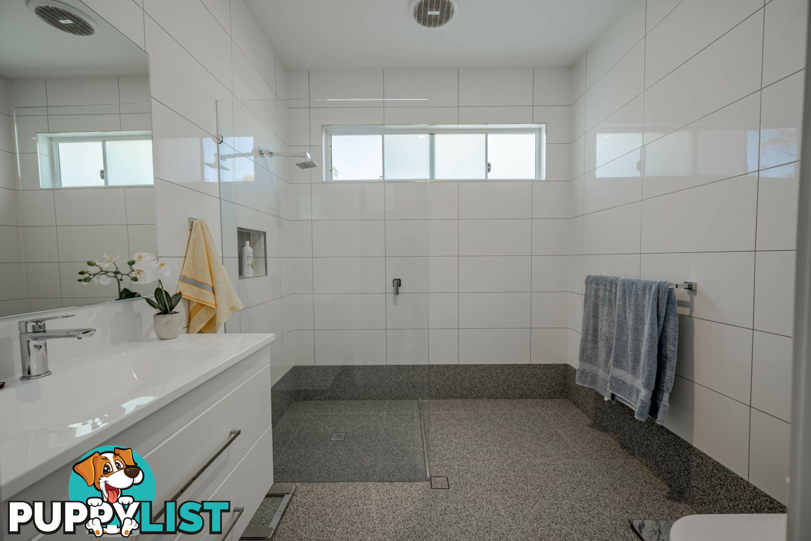 17 Bay Dve RUSSELL ISLAND QLD 4184
