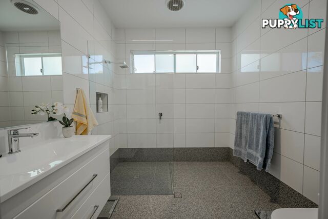 17 Bay Dve RUSSELL ISLAND QLD 4184