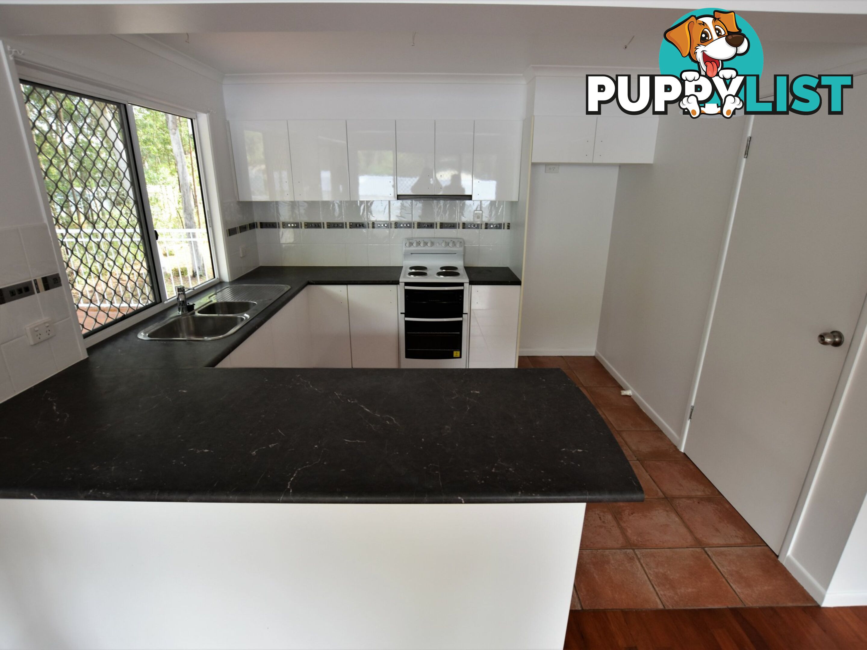 10 Ilumba Street RUSSELL ISLAND QLD 4184