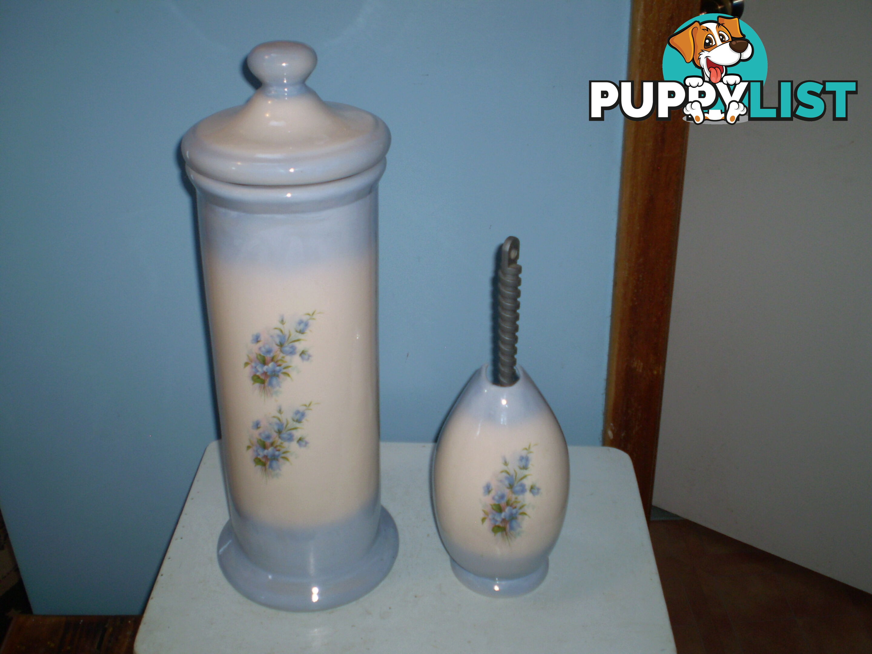 brush holder and toilet paper container - beautiful decor