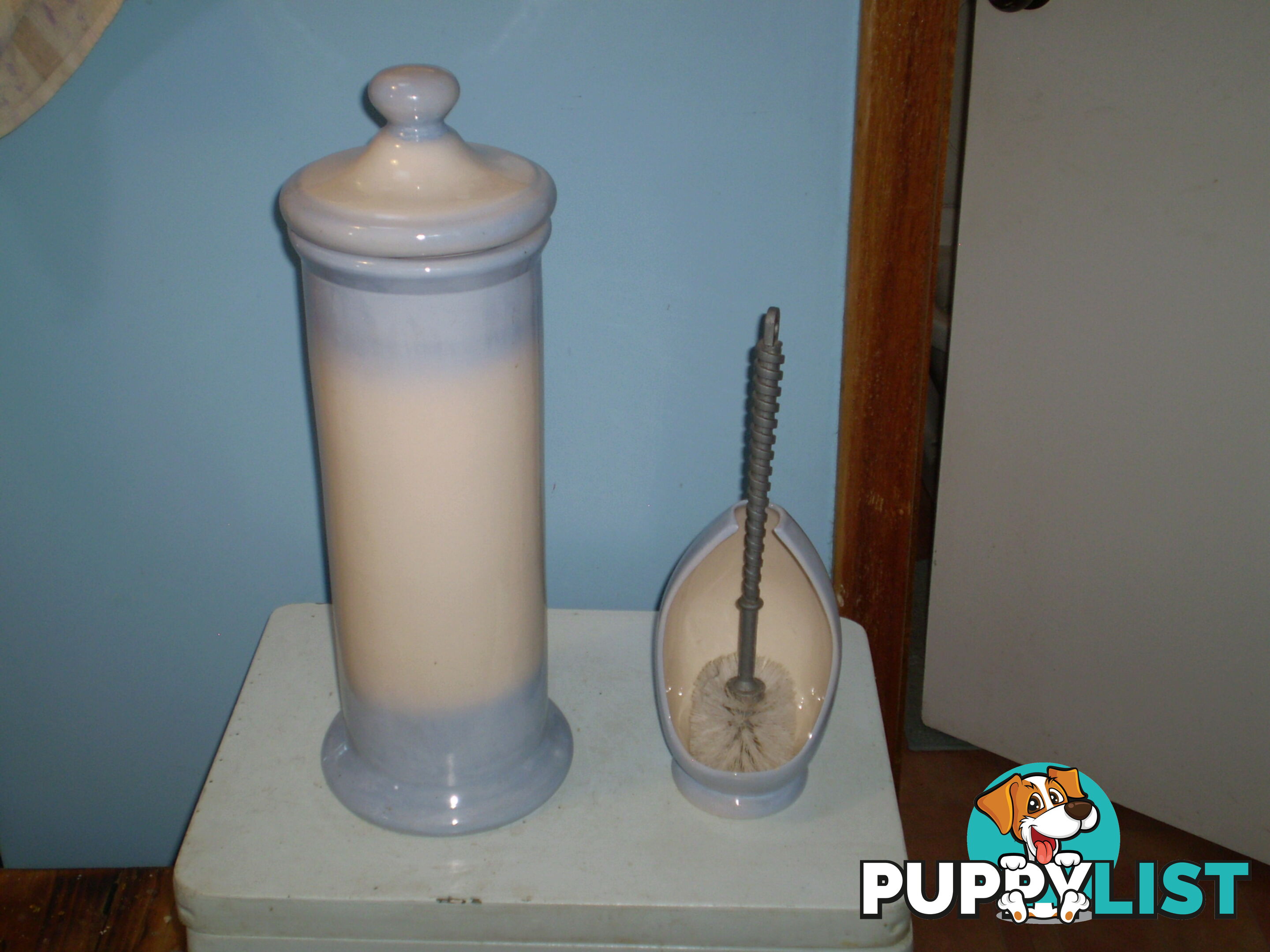 brush holder and toilet paper container - beautiful decor