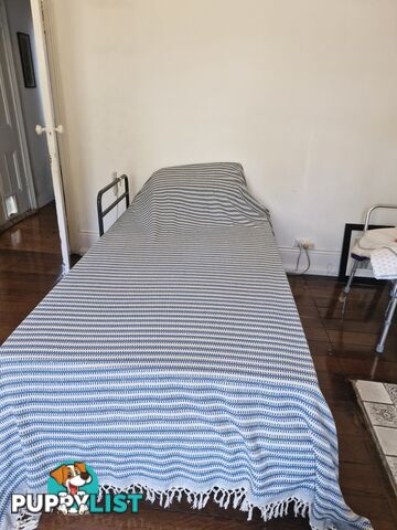 ICare IC333 Electric adjustable king size single bed