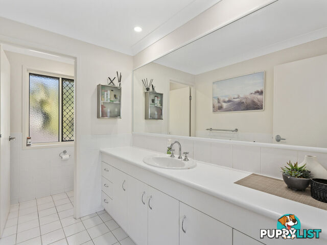 1 Hemes Close PACIFIC PINES QLD 4211