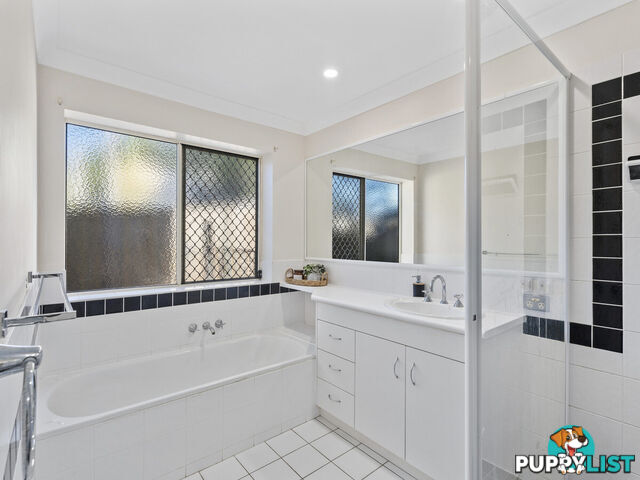 1 Hemes Close PACIFIC PINES QLD 4211