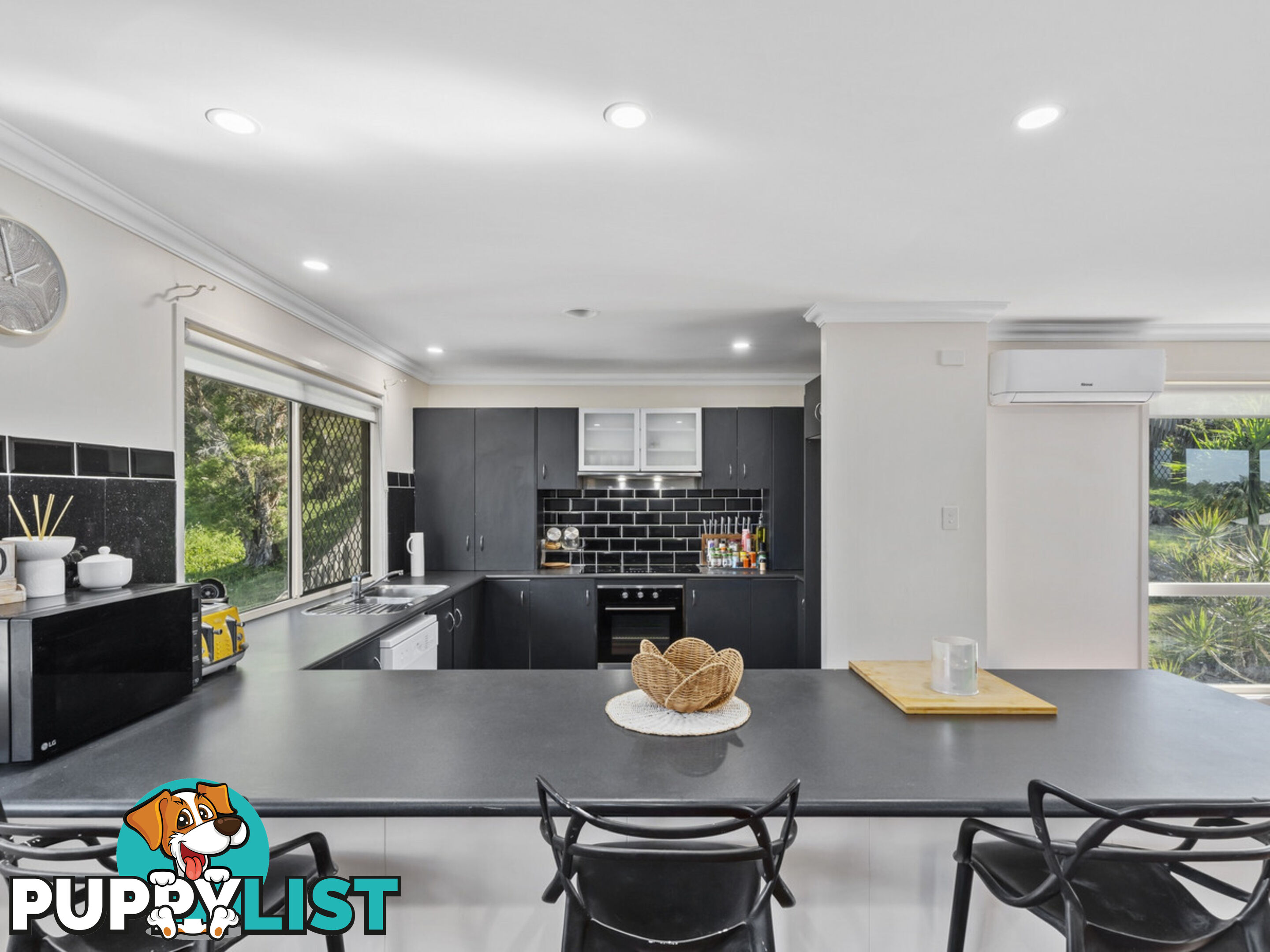 1 Hemes Close PACIFIC PINES QLD 4211