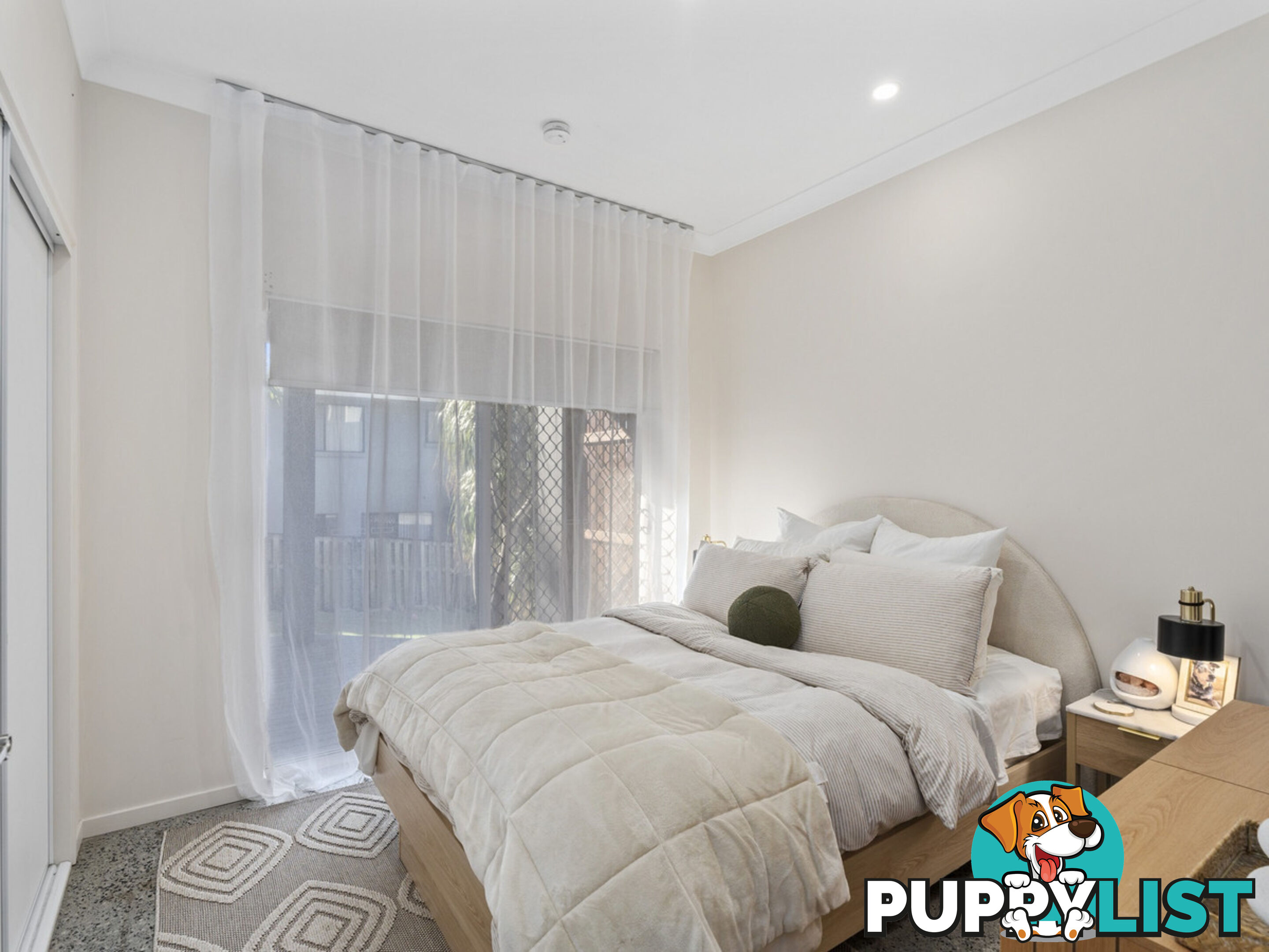 1 Hemes Close PACIFIC PINES QLD 4211