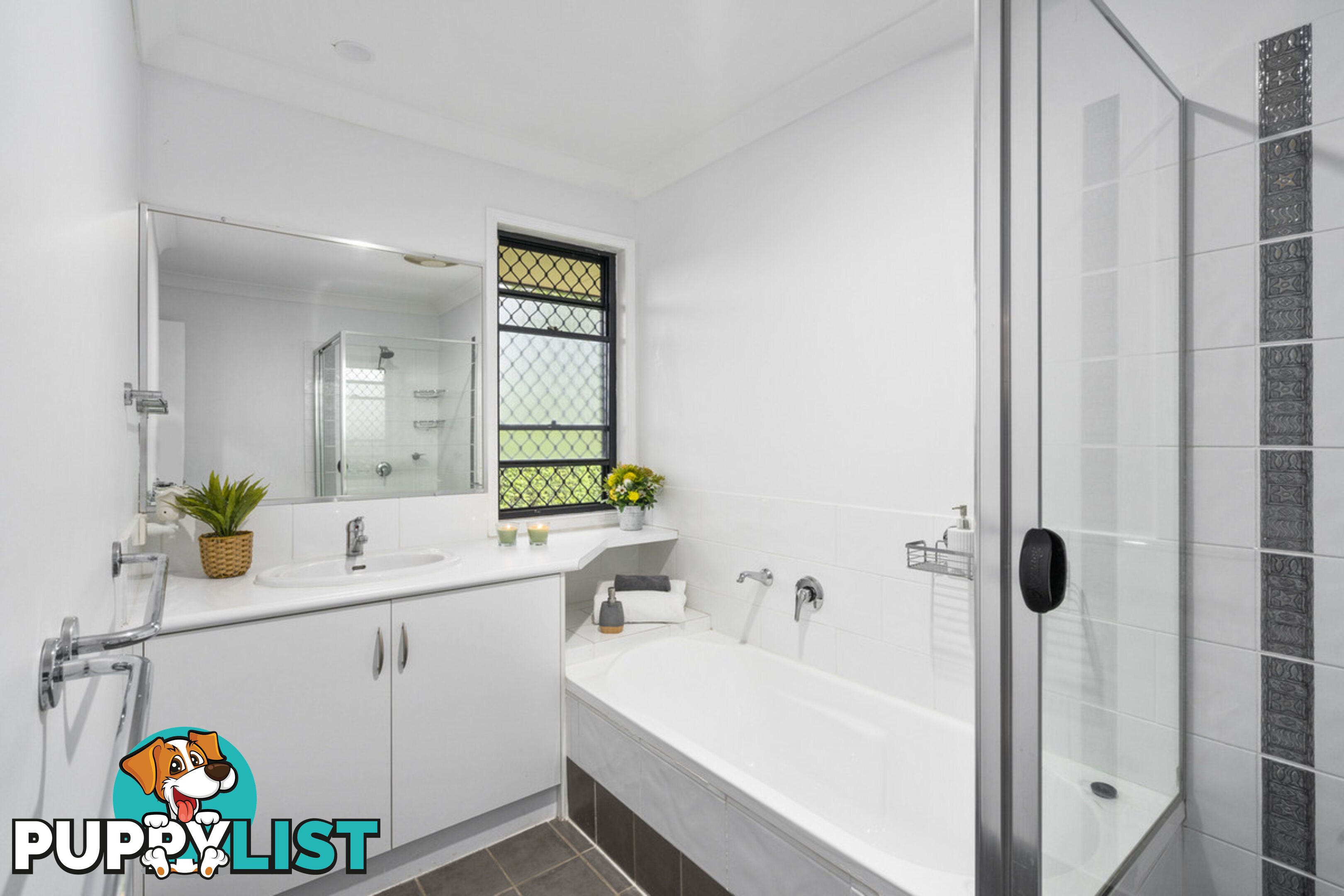 7/136 Pacific Pines Boulevard PACIFIC PINES QLD 4211