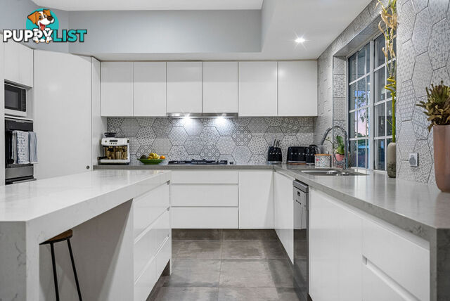 6 Nymboida Court HELENSVALE QLD 4212
