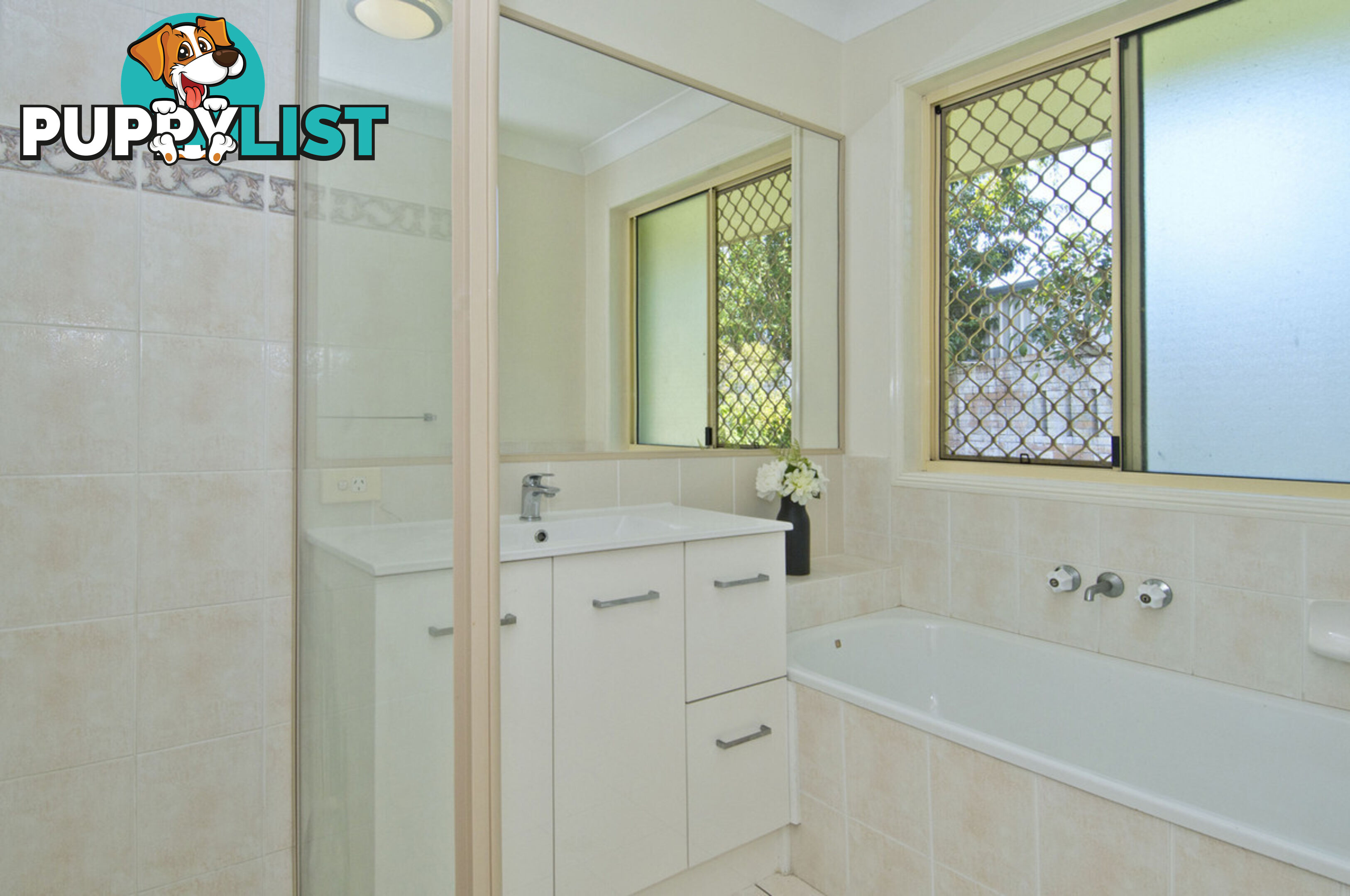50B Clarence Drive HELENSVALE QLD 4212