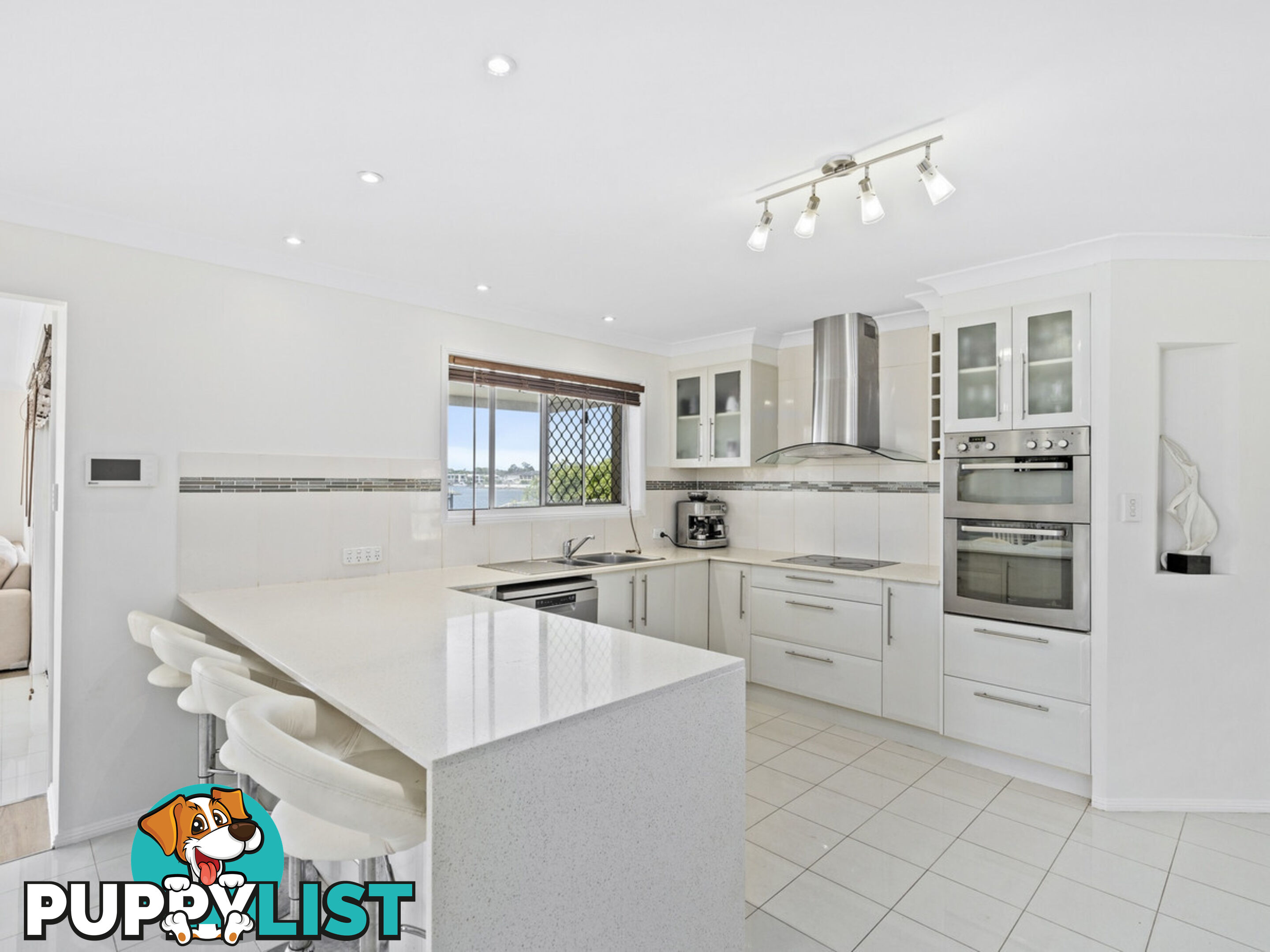 44 Lakeshore Drive HELENSVALE QLD 4212