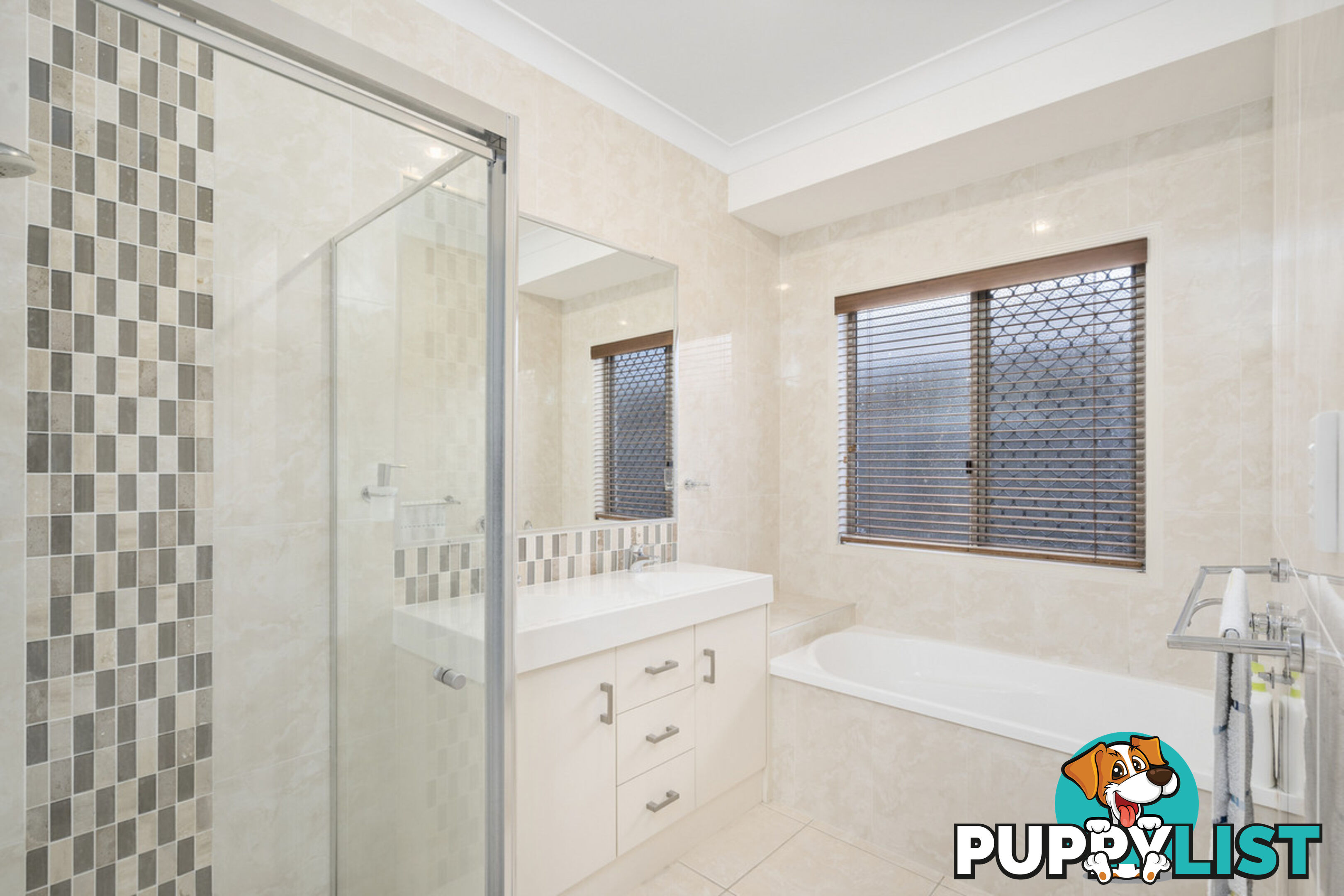 9 Flame Trees Crescent MAUDSLAND QLD 4210