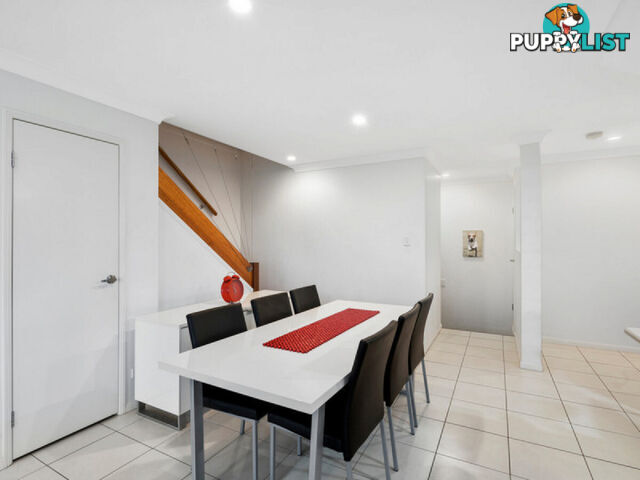2/13 Amaray Drive UPPER COOMERA QLD 4209