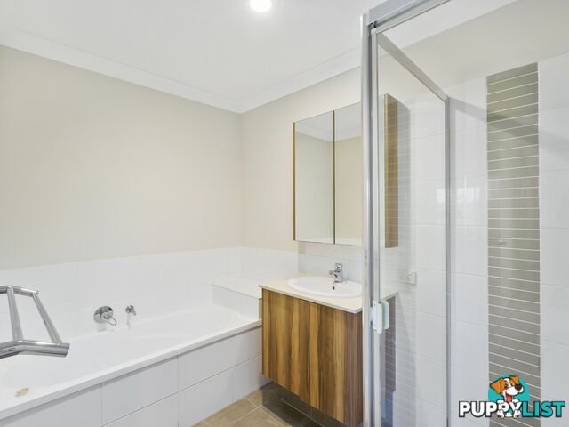 18 Hadrian Crescent PACIFIC PINES QLD 4211