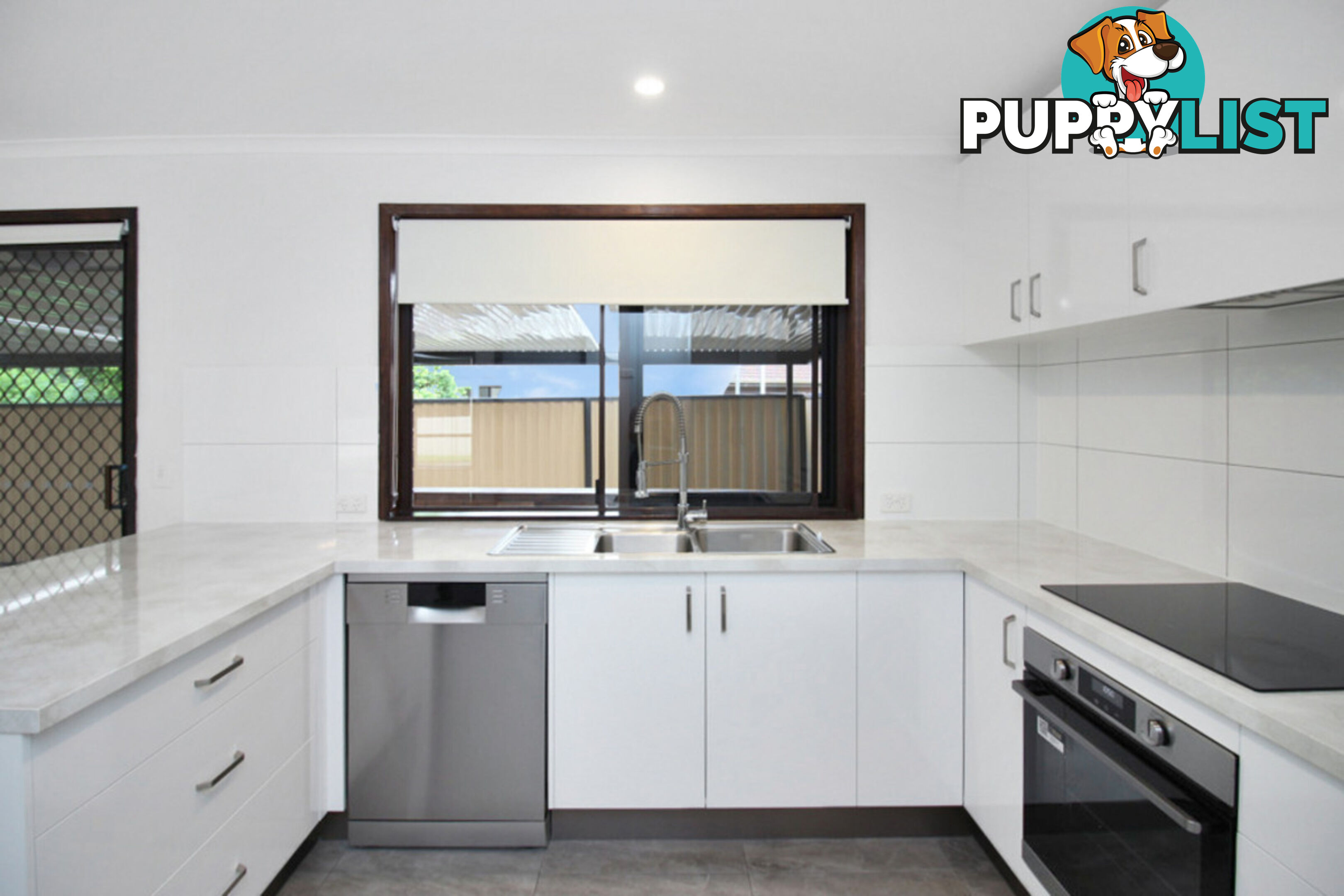 2/11 Morinda Way LABRADOR QLD 4215