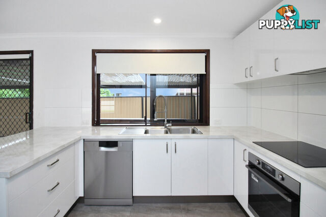 2/11 Morinda Way LABRADOR QLD 4215