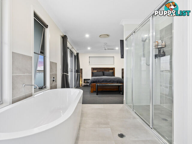 2 Oxenford Place OXENFORD QLD 4210