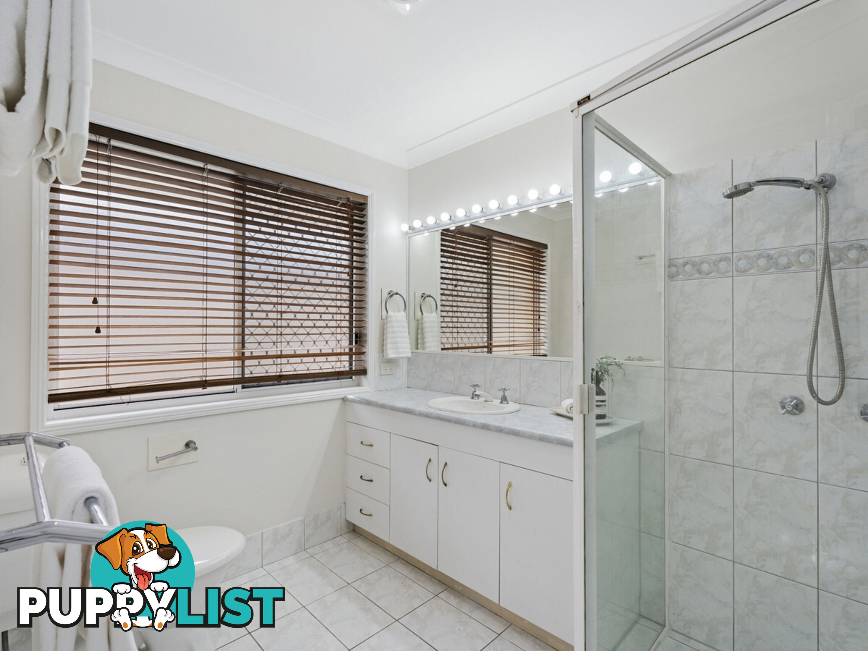 25 Lakeshore Drive HELENSVALE QLD 4212