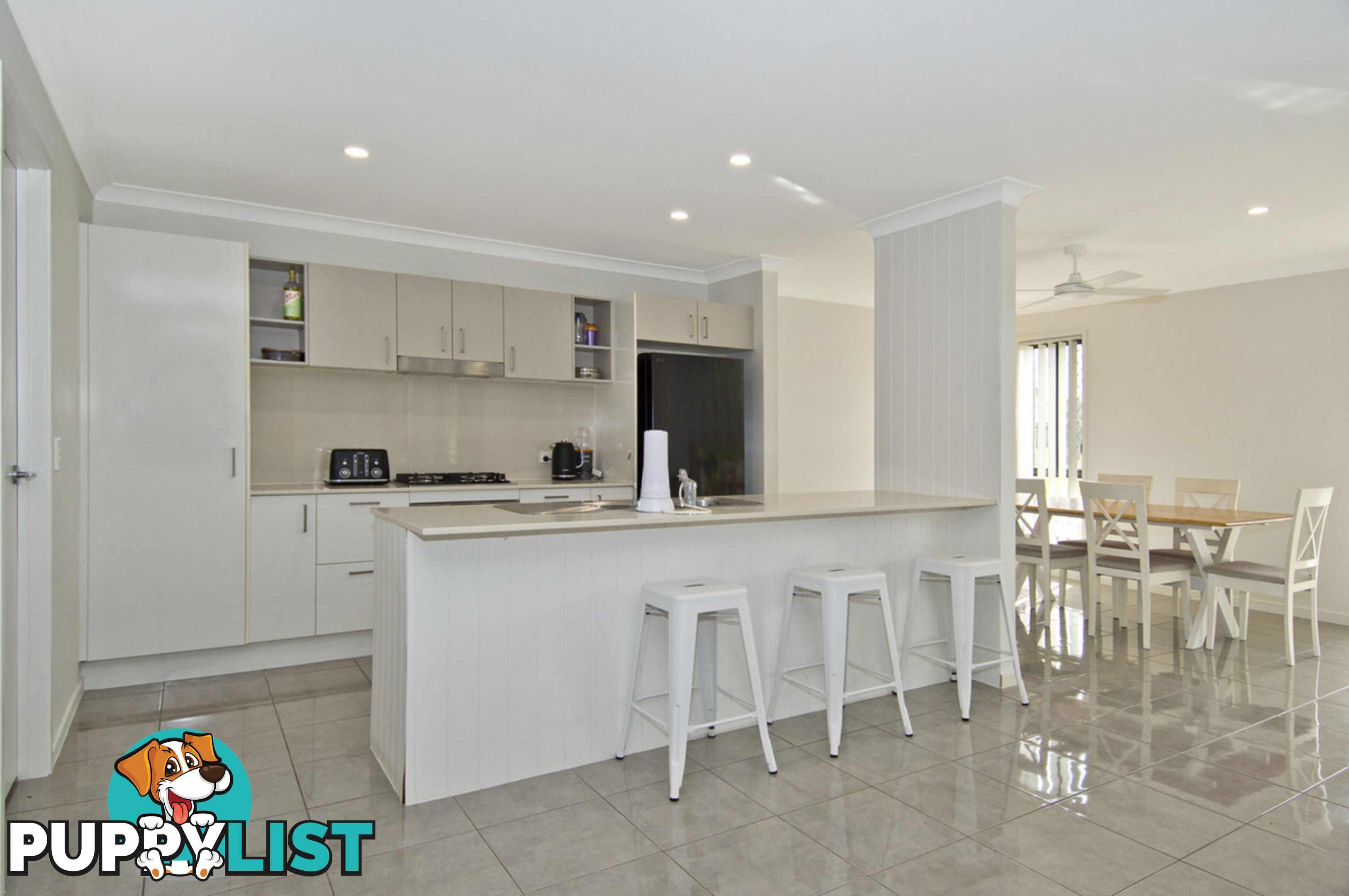 9 Pacific Place PACIFIC PINES QLD 4211