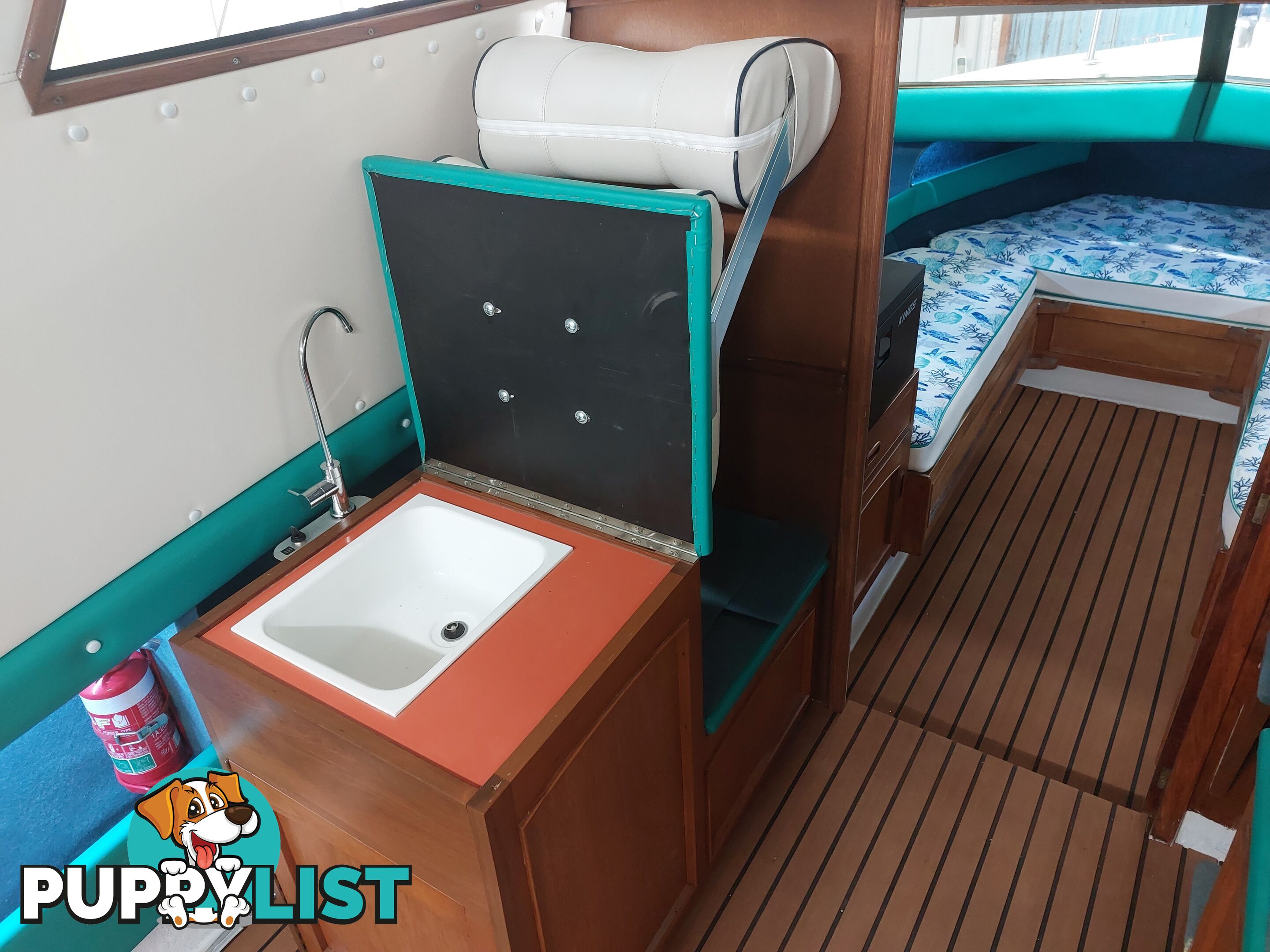 CABIN CRUISER