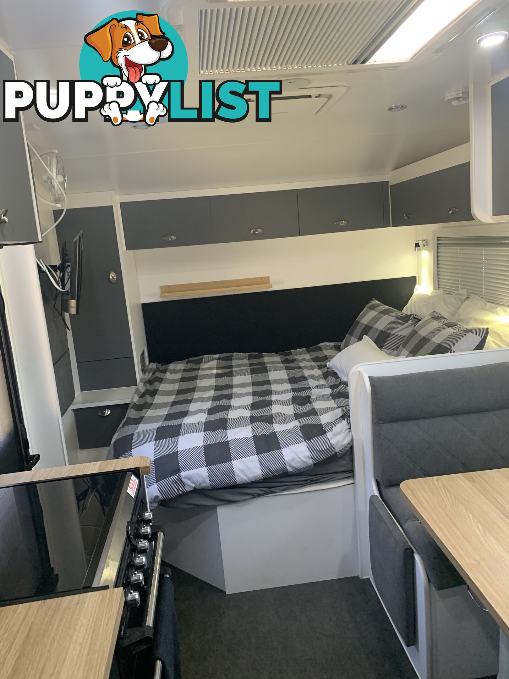 Off Road, Family Caravan, Rare Wide Bunks,