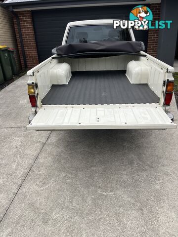 1986 Nissan 720 sports king cab 5 speed manual