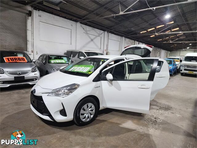 2020 Toyota VITZ