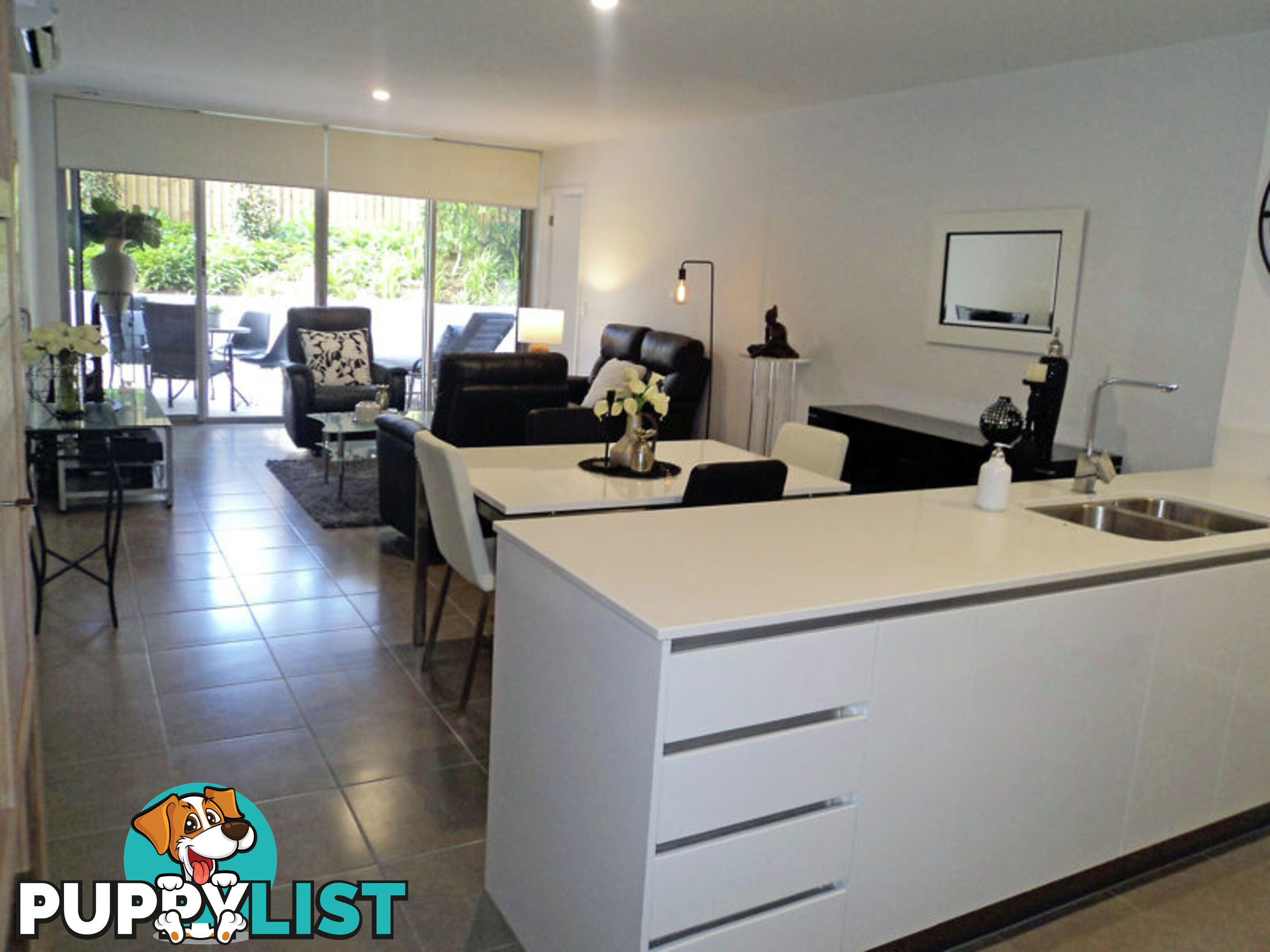 1-7 WATERFORD COURT "WATERFORD APARTMENTS" BUNDALL QLD 4217