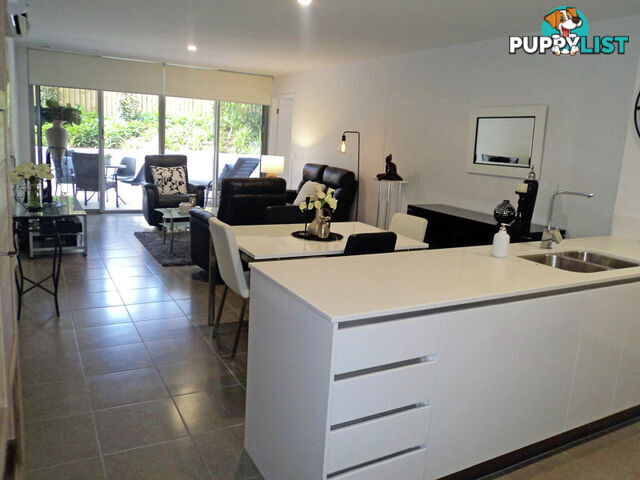 1-7 WATERFORD COURT "WATERFORD APARTMENTS" BUNDALL QLD 4217