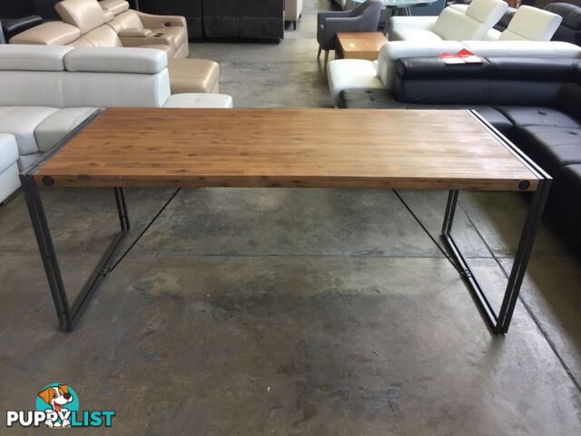 CITY2 DINING TABLE