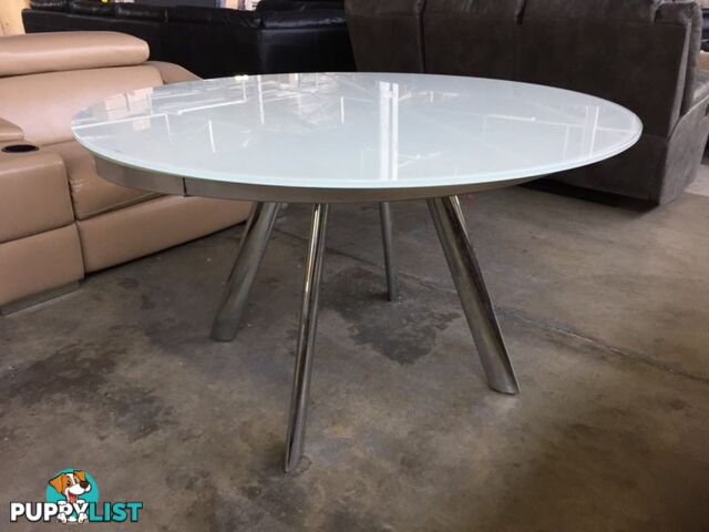 EXTENDABLE ROUND DINING TABLE