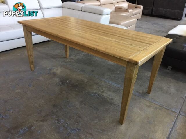 THE OAK RISTA DINING TABLE