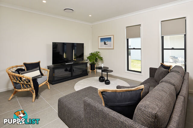 4 Azure Way COOMERA QLD 4209