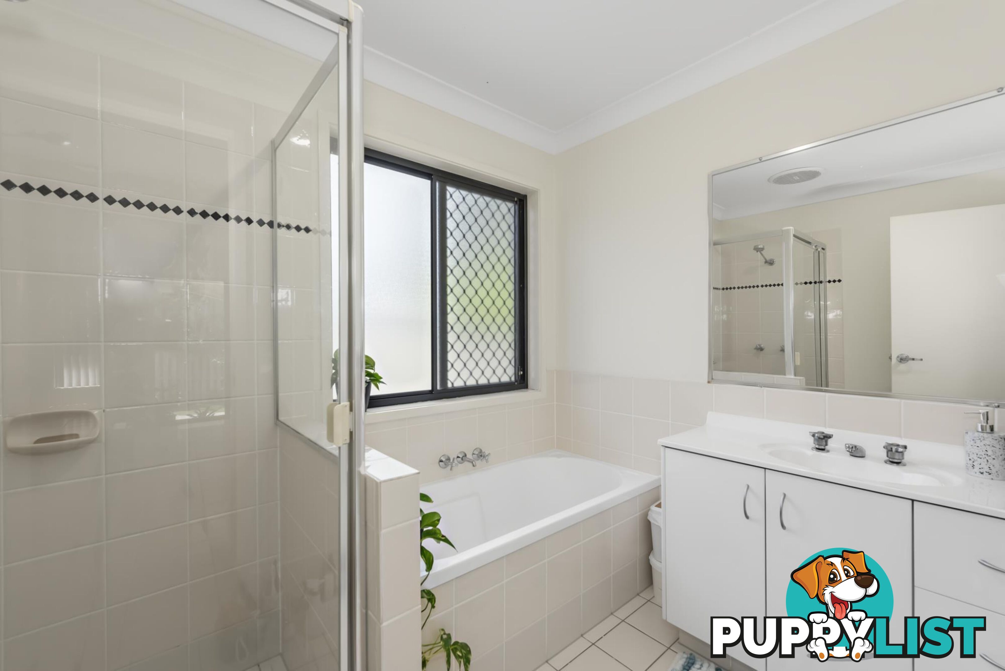 17 Gerard Street PACIFIC PINES QLD 4211