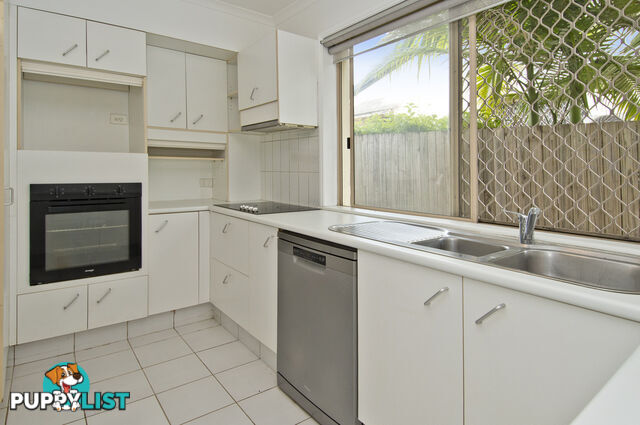 1/30 Stretton Drive HELENSVALE QLD 4212